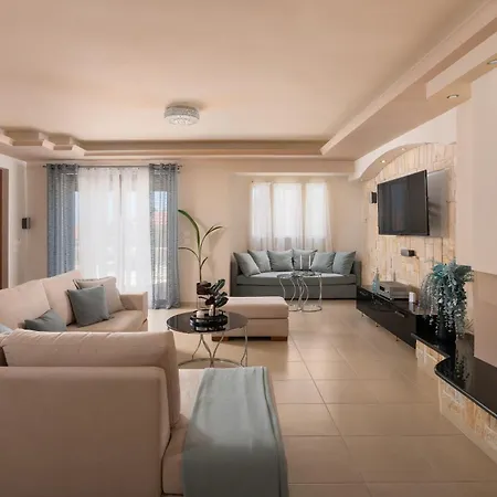 Amarilia House *