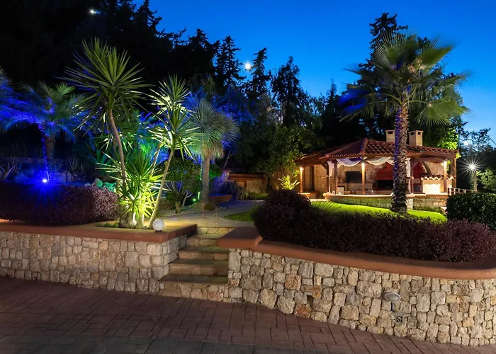 Amarilia House Villa *