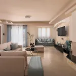 Amarilia House *